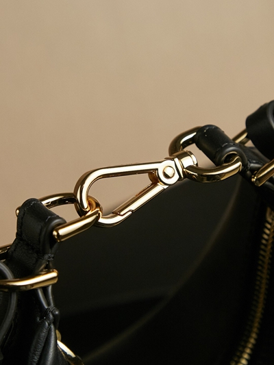 フェンディバッグ角部分ディテール